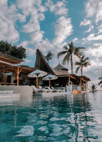 Infinity pool overlooking the mountains – a signature amenity in Rajdeep & Co. holiday homes